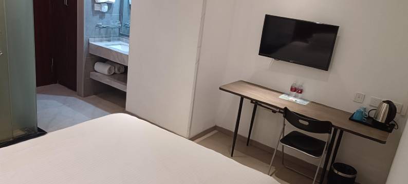 宝隆居家酒店(上海中山医院东安路地铁站店)图片