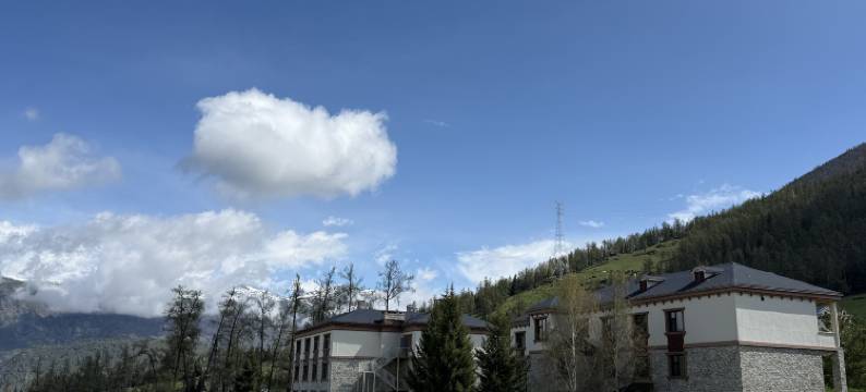 喀纳斯鸿福生态度假酒店图片