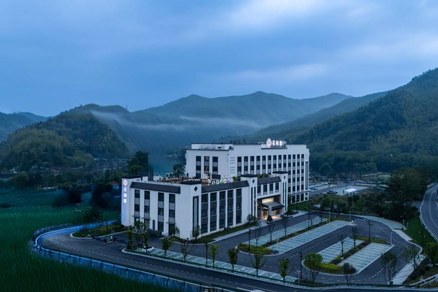 安徽寧國皖南川藏線花間境·曉霧酒店