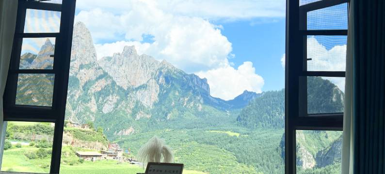 Lotus忘忧别院·直面主峰与日出观景美宿(扎尕那景区店)图片