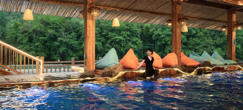 山野·泳池溯溪·度假民宿(皖南川藏线月亮湾风景区店)图片