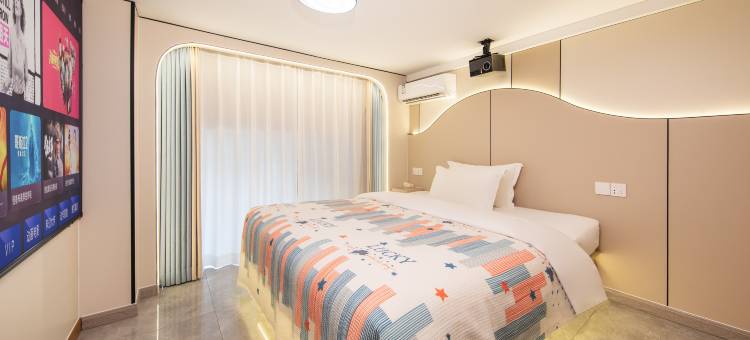 乐屿Island|轻奢影视民宿(福州南站胪雷地铁站店)图片