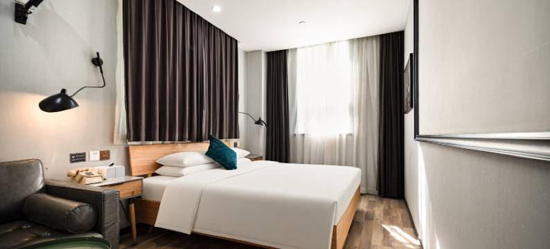 镇江朋克芭蕾INS酒店(西津渡店)图片