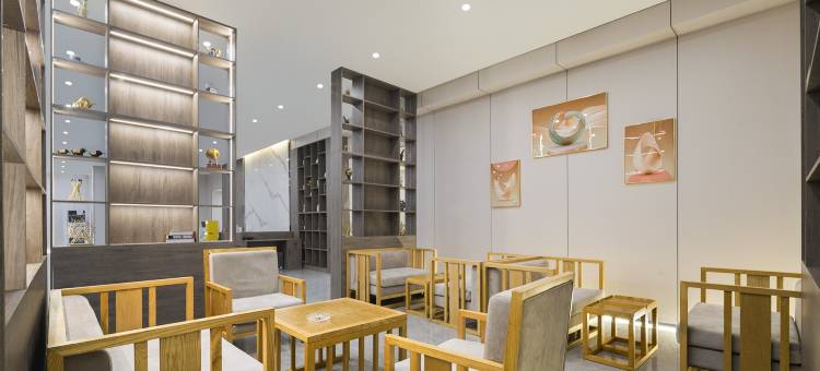 海上云来酒店(磨西镇海螺沟冰川森林公园游客中心店)图片