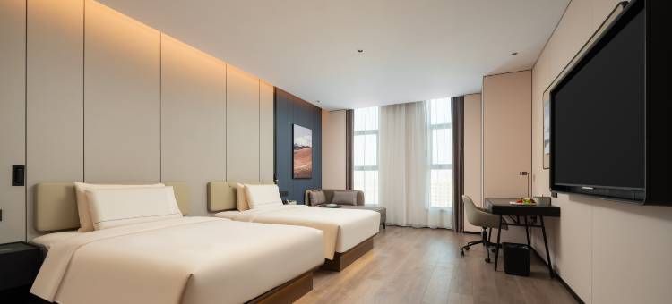 吐鲁番国泰民生广场军民共建路亚朵酒店图片