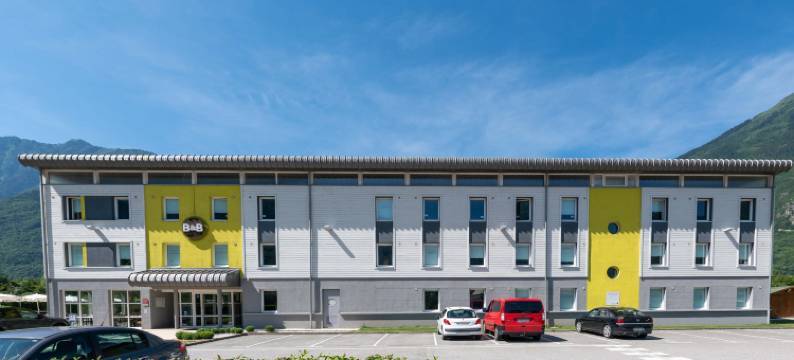 圣让德莫里安住宿加早餐酒店(B&B Hôtel Saint Jean de Maurienne)图片