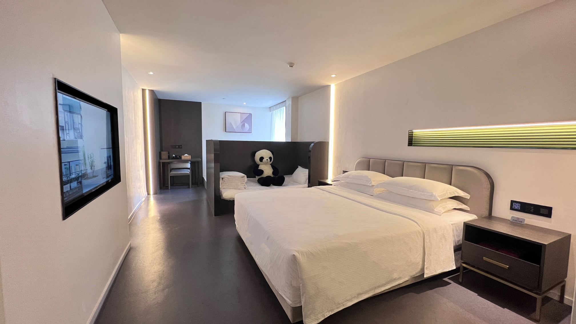 Junkun Hotel(Chengdu Chunxi Road Taikoo Li Store) Over view