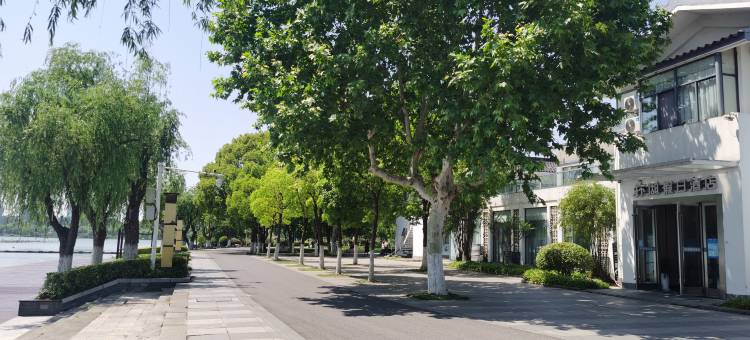 环湖假日酒店(南京火车站玄武湖店)图片