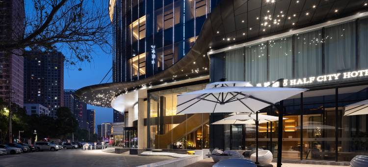 库尔勒半城酒店(孔雀河店)图片