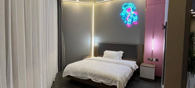 黑兔电竞酒店(宝丰火车站店)图片
