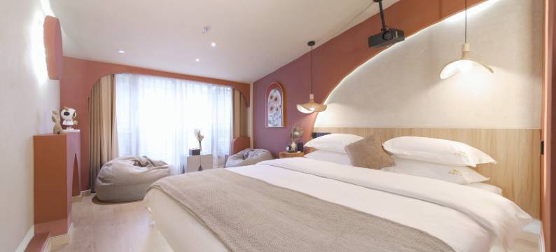 轻语设计师江景民宿(凤凰古城虹桥沱江店)图片