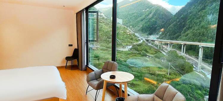 望山·溪里dream高端设计师观山景美宿(四姑娘山店)图片
