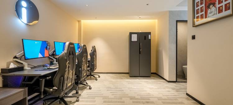 爱电竞酒店(崇州高铁站滨江路店)图片