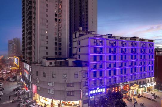 栖途电竞酒店(邓州雷锋路店)