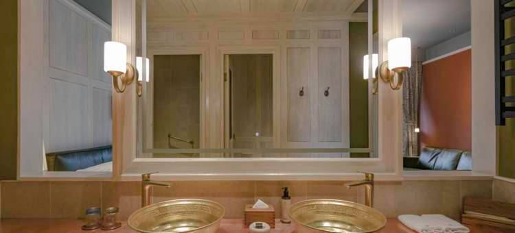 松赞亚丁山居图片