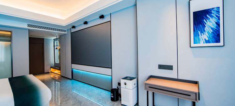 叶与晨电竞电影酒店(火车站万达广场店)图片