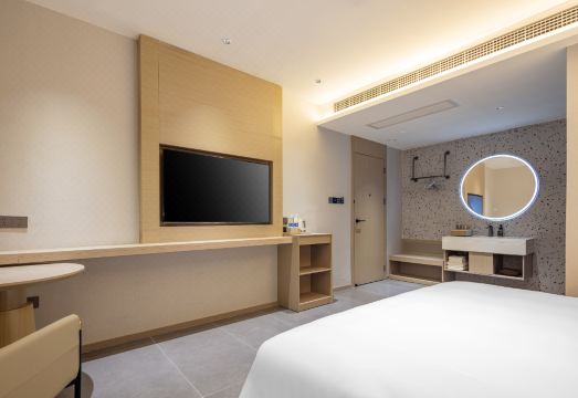 Huayi Collection Hotel (Hubei Minzu University) Hotel Overview