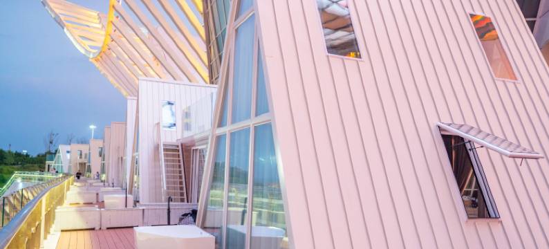 青岛金沙滩沐海度假民宿(凤凰之声大剧院店)图片