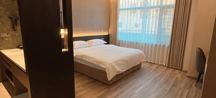 澜鲸·奢享酒店(龙沙夜市百货大楼店)图片