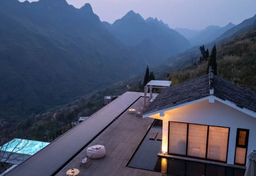 黄果树匠庐·閲山外景图