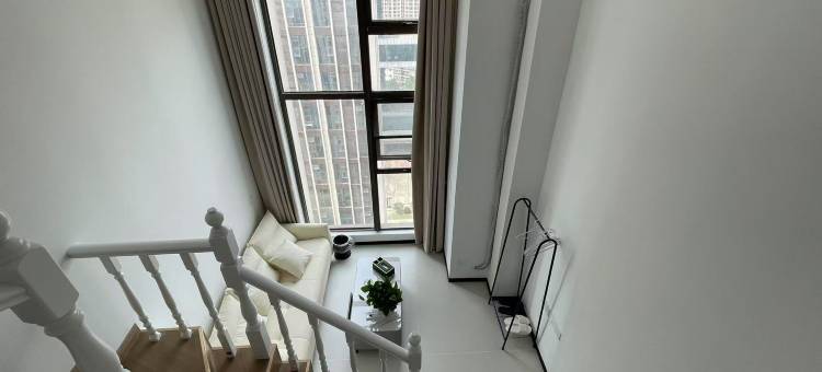 半夏·轻奢LOFT公寓(鱼尾洲地铁站力高雍湖国际店)图片