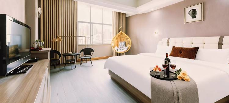 艾斯特丨城景·View云端设计师酒店 (岑溪市人民医院汽车总站店)图片