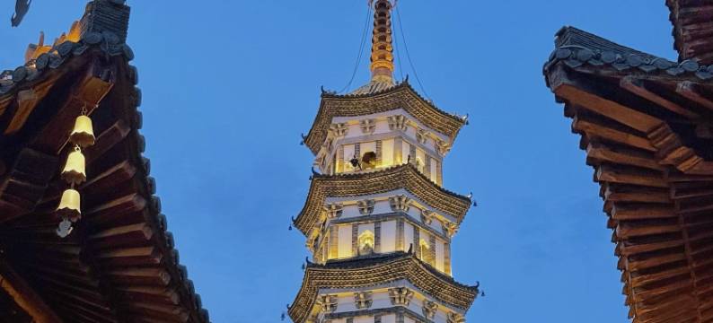 衢州•欣颐MYSTICWOLD•MOMWMYPOP•古城墙畔酒店(水亭门国金中心店)图片