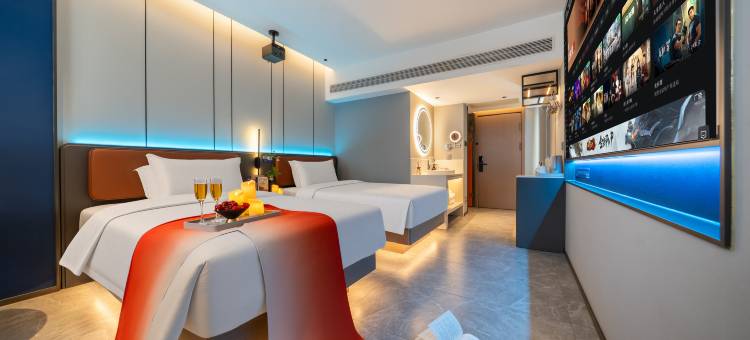 叶与晨电竞电影酒店(新百广场万象城店)图片