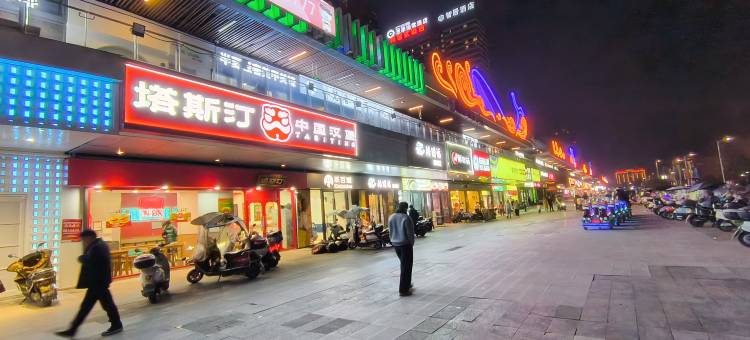 云栖影院公寓(衡阳高铁东站酃湖万达店)图片