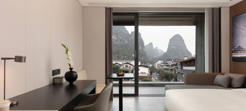 桂林阳朔西街城中城亚朵酒店图片