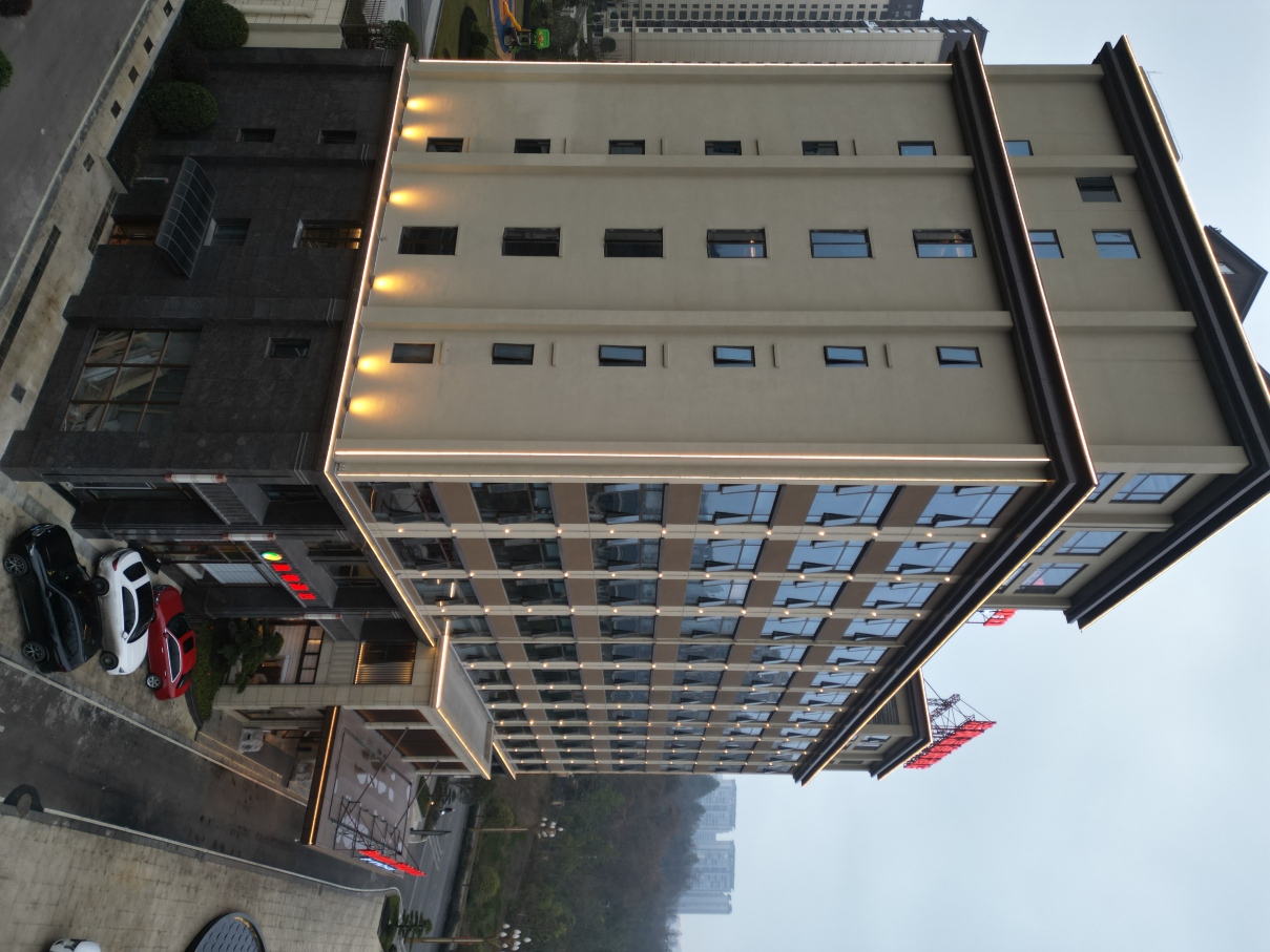 Zhenxiong Shengjin Hotel (Mission Hills Shopping Park) Hotel Overview