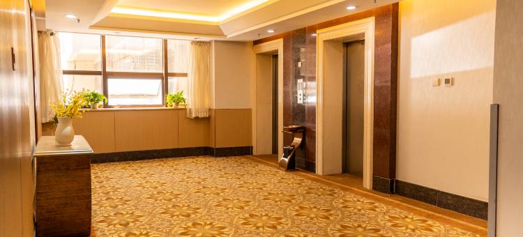 青岛华尊臻选商务酒店(黄岛金沙滩度假区唐岛湾海滨公园店)图片