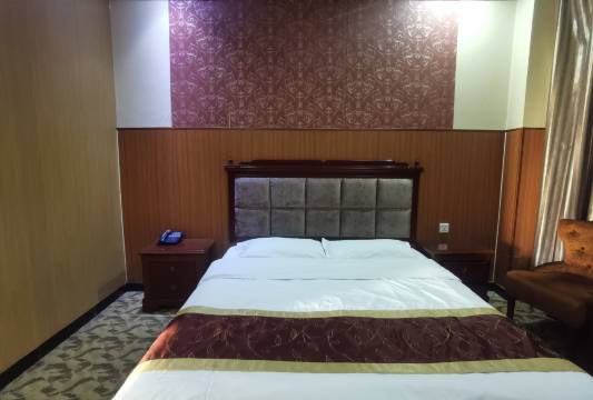 西平华怡网络宾馆