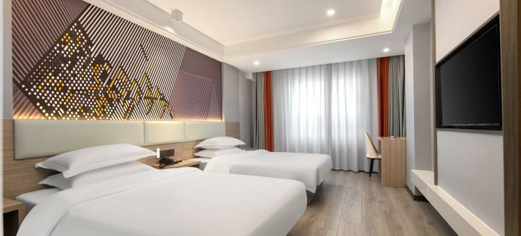 IU酒店(南通世茂广场航运学院地铁站店)图片