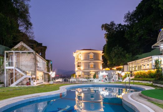 半山揽月·设计师美宿（肇庆鼎湖山肇庆东站店）外景图