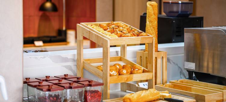 西昌航天大道月亮湖湿地公园亚朵酒店图片