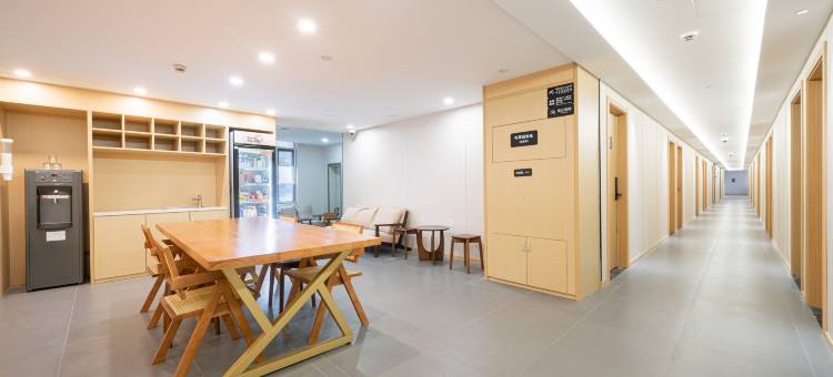 际庭青旅(上海金沙江路真北路地铁站店)图片