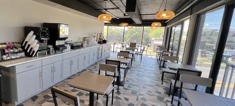 红屋顶PLUS+及套房维吉尼亚海滩-海滨(Red Roof Plus+ & Suites Virginia Beach - Seaside)图片