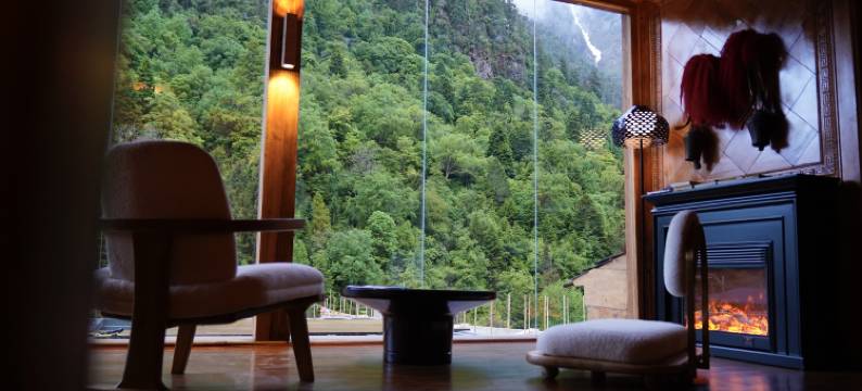 雨崩止语心舍图片