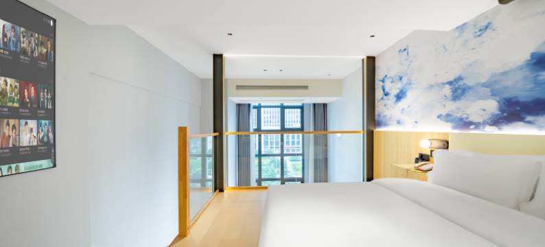 云电竞·复式影音智能酒店(贵阳观山湖国际会展中心店)图片