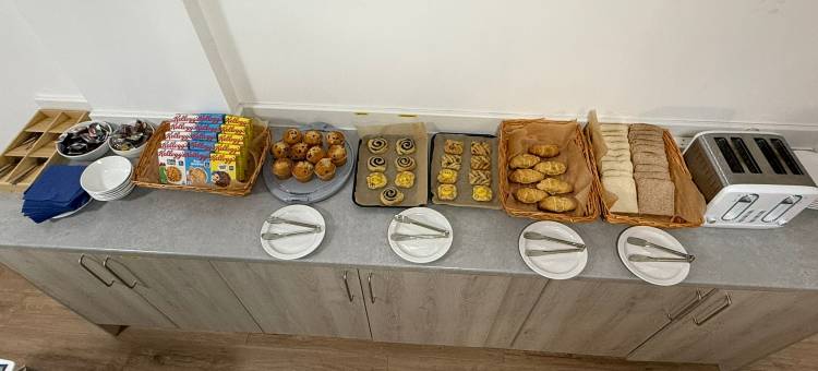 盖特威克特里维尔斯酒店(Trivelles Gatwick Hotel & Airport Parking)图片