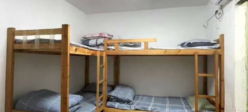 温馨青旅民宿(武宁路地铁站店)图片