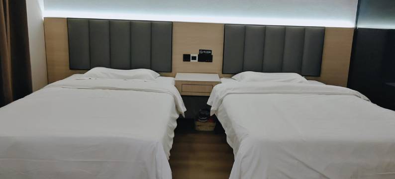 仟世精品酒店(天津静海区汽车站家世界购物广场店)图片