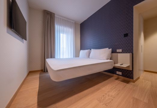 米兰奥丽安娜家园外景图