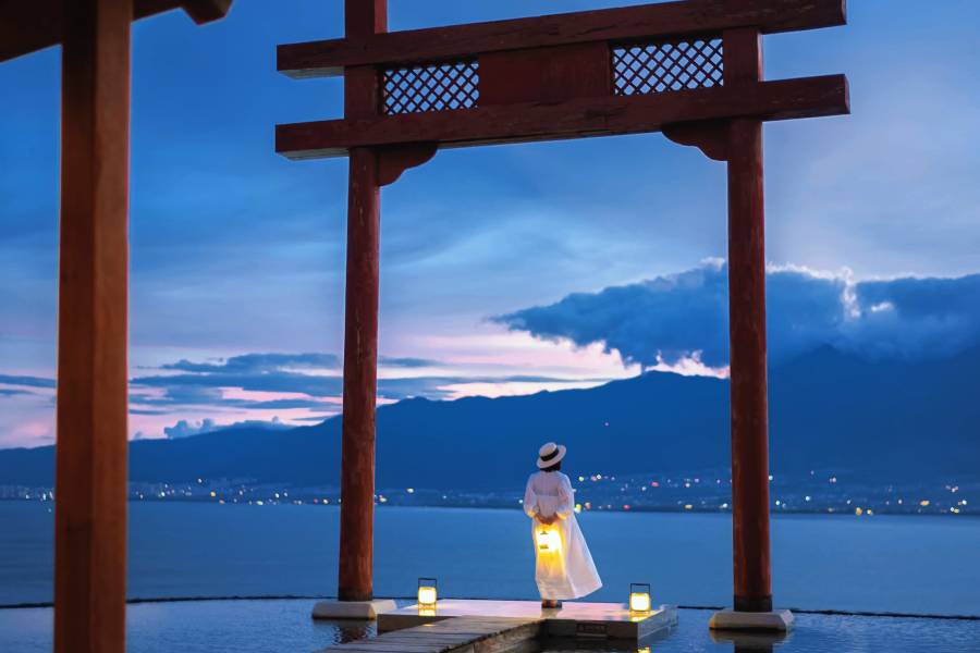 大理·隱裏︱半山日落海景國風庭院(洱海文筆村店)