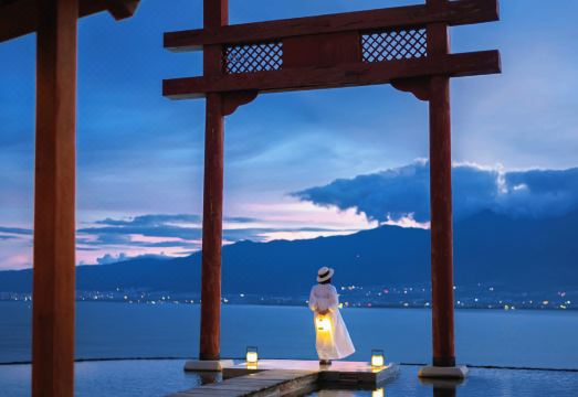 大理·隐里︱半山日落海景国风庭院（洱海文笔村店）外景图