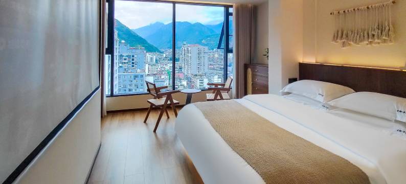 云栖芈宿民宿(泸定桥景区店)图片