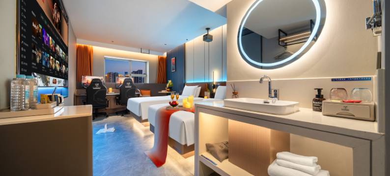 叶与晨电竞电影酒店(新百广场万象城店)图片