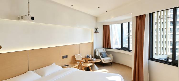 全庭江景民宿・QT丨高空江景・影音原木轻居(重庆解放碑洪崖洞店)图片