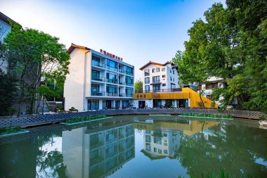 Yixing Putixin Homestay Hotel Overview